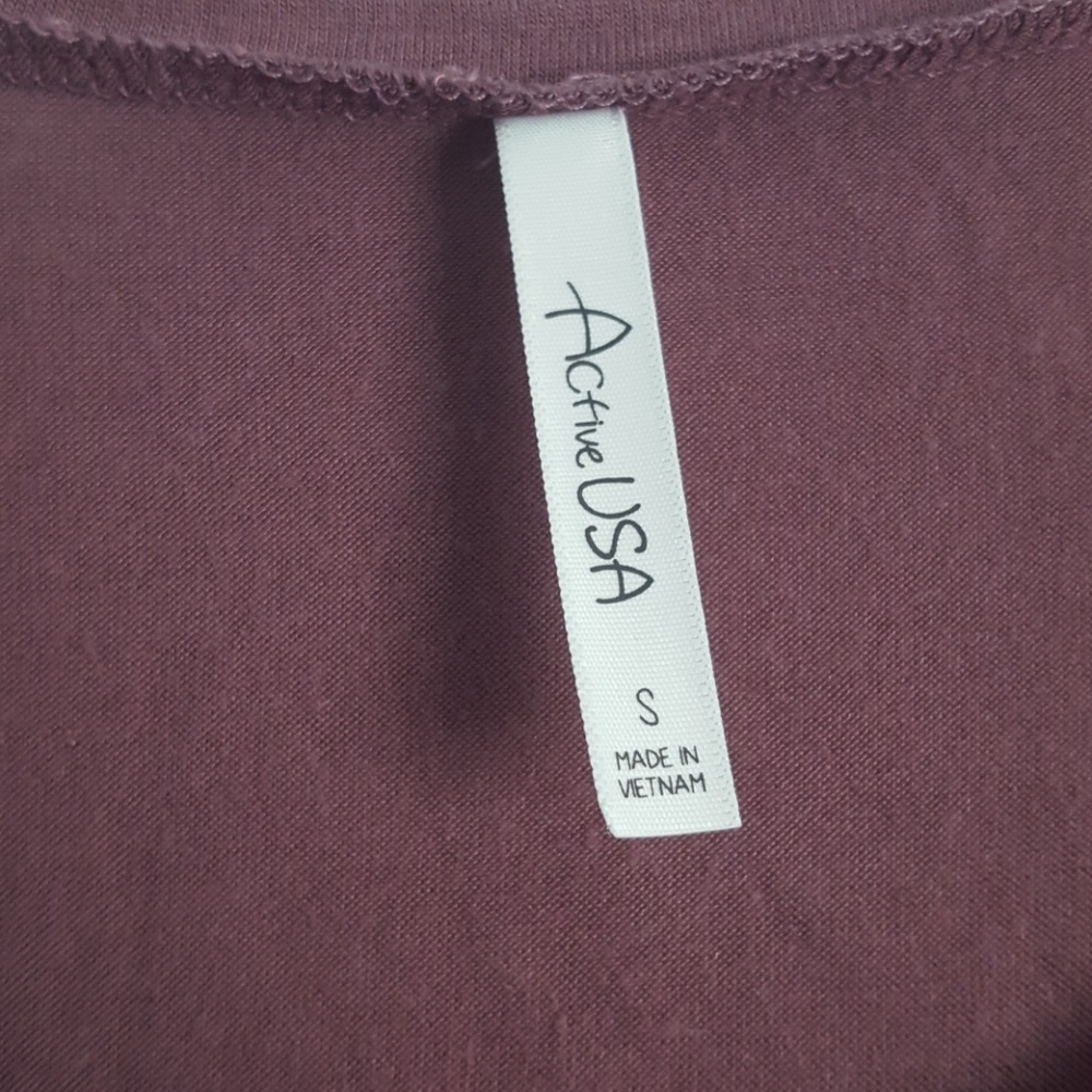 NWOT Lightweight Basic Top - Picture 2 of 3